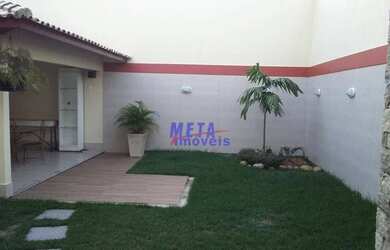 Imagem: A casa em condomínio possui 4 Dormitórios, 4 Banheiros, 4