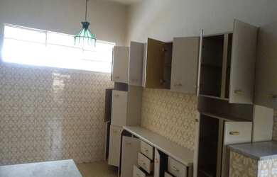 Imagem: A casa possui 3 Dormitórios, 2 Banheiros, 1 Vaga na garagem