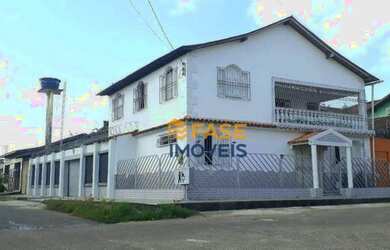 Imagem: A casa possui 5 Dormitórios, 3 Banheiros, 300m² de Área e