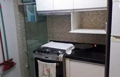 Imagem: O apartamento possui 2 Dormitórios, 1 Banheiro, 1 Vaga na garagem