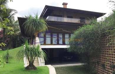 Imagem: A casa em condomínio possui 4 Dormitórios, 5 Banheiros, 5