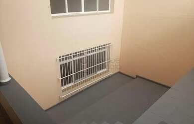 Imagem: A casa possui 2 Dormitórios, 2 Banheiros, 2 Vagas na garagem