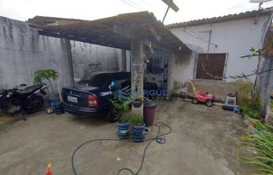 Imagem: A casa possui 2 Dormitórios, 1 Banheiro, 2 Vagas na garagem