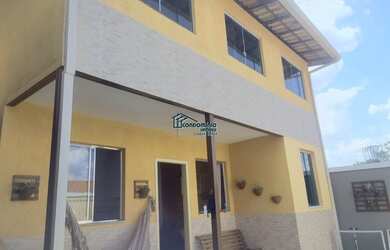 Imagem: A casa possui 2 Dormitórios, 2 Banheiros, 2 Vagas na garagem