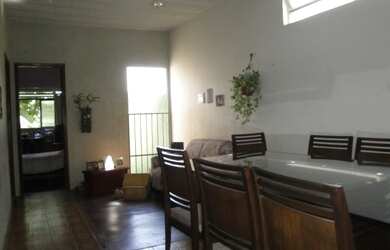 Imagem: A casa possui 3 Dormitórios, 3 Banheiros, 5 Vagas na garagem