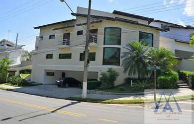 Imagem: A casa em condomínio possui 4 Dormitórios, 5 Banheiros, 5