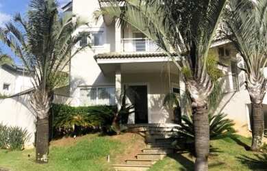 Imagem: A casa em condomínio possui 4 Dormitórios, 5 Banheiros, 4