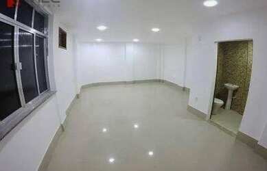 Imagem: A casa em condomínio possui 5 Dormitórios, 5 Banheiros, 392m²