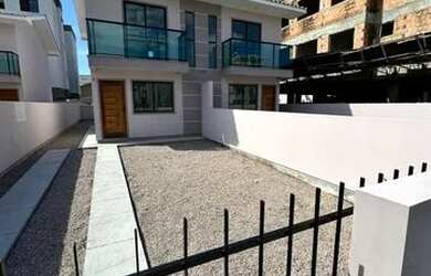 Imagem: A casa possui 2 Dormitórios, 2 Banheiros, 2 Vagas na garagem