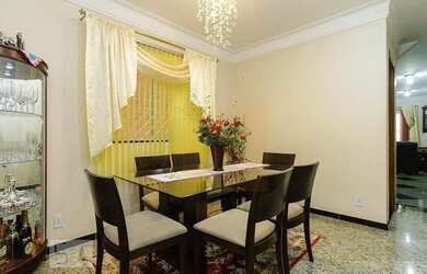 Imagem 9: Sobrado com piscina. Piscina, 270m² de Área, 5 Vagas na garageme4 Dormitórios