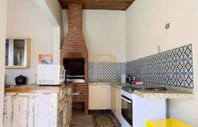 Imagem: A casa possui 3 Dormitórios, 4 Banheiros, 4 Vagas na garagem