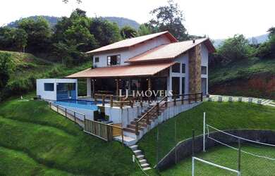 Imagem: A casa em condomínio à venda possui 4 Dormitórios, 4 Banheiros