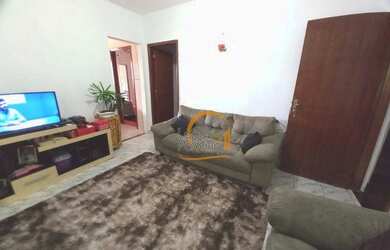 Imagem: A casa possui 2 Dormitórios, 2 Banheiros, 3 Vagas na garagem