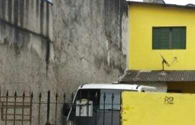 Imagem: A casa possui 2 Dormitórios, 1 Banheiro, 3 Vagas na garagem