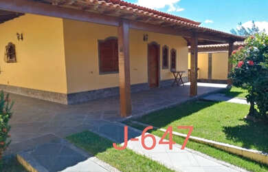 Imagem: A casa em condomínio possui 4 Dormitórios, 3 Banheiros, Imóvel