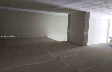 Imagem: O depósito possui 4 Vagas na garagem e 360m² de Área e está