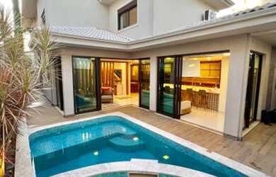 Imagem: A casa em condomínio possui 4 Dormitórios, 5 Banheiros, 4