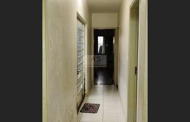 Imagem: A casa possui 3 Dormitórios, 3 Banheiros, 5 Vagas na garagem