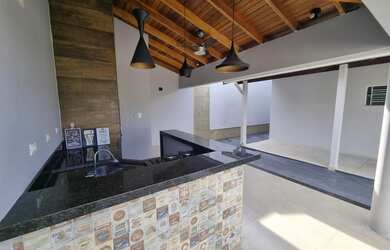 Imagem: A casa em condomínio possui 3 Dormitórios, 2 Banheiros, 1