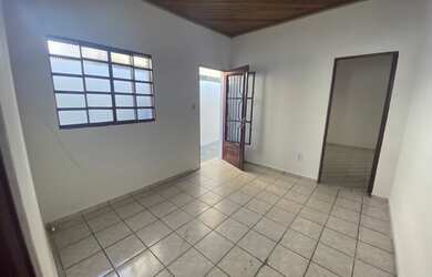 Imagem: A casa possui 1 Dormitório, 1 Banheiro, 50m² de Área e está