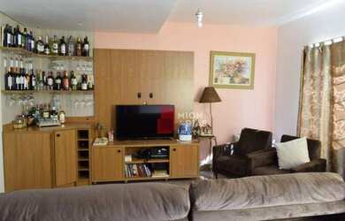 Imagem: A casa possui 3 Dormitórios, 2 Banheiros, 2 Vagas na garagem