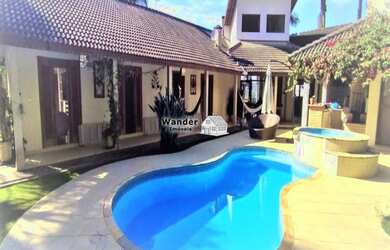 Imagem: A casa em condomínio possui 4 Dormitórios, 5 Banheiros, 5