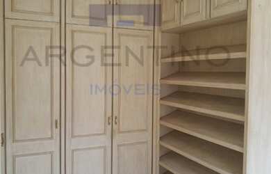 Imagem: A casa possui 3 Dormitórios, 3 Banheiros, 344m² de Área e