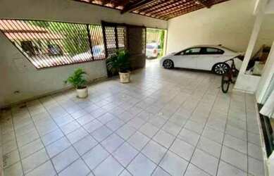 Imagem: A casa possui 2 Dormitórios, 2 Banheiros, 3 Vagas na garagem