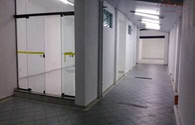 Imagem: O depósito possui 1 Vaga na garagem, 180m² de Área e está