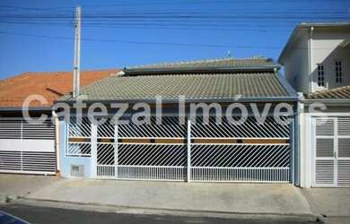 Imagem: A casa possui 3 Dormitórios, 2 Banheiros, 2 Vagas na garagem