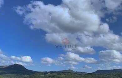 Imagem: O terreno possui 324m² de Área e está localizado em Gramado