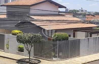 Imagem: A casa possui 4 Dormitórios, 4 Banheiros, 2 Vagas na garagem