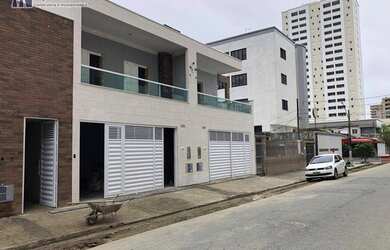 Imagem: A casa possui 3 Dormitórios, 2 Banheiros, 2 Vagas na garagem