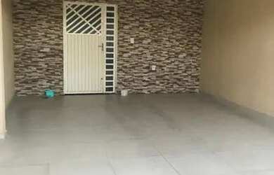 Imagem: A casa possui 3 Dormitórios, 3 Banheiros, 2 Vagas na garagem