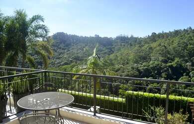 Imagem: A casa em condomínio possui 4 Dormitórios, 5 Banheiros, 2