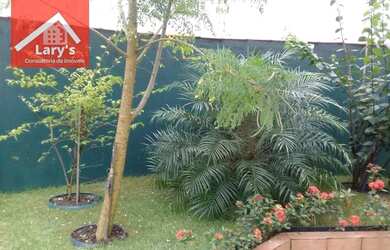 Imagem: A casa possui 3 Dormitórios, 1 Banheiro, 2 Vagas na garagem