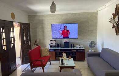 Imagem: A casa possui 5 Dormitórios, 5 Banheiros, 423m² de Área e