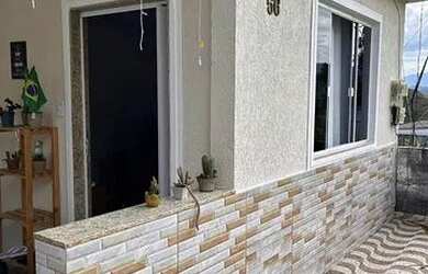 Imagem: A casa possui 2 Dormitórios, 1 Banheiro, 1 Vaga na garagem