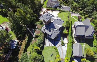 Imagem: A casa em condomínio possui 5 Dormitórios, 5 Banheiros, 5