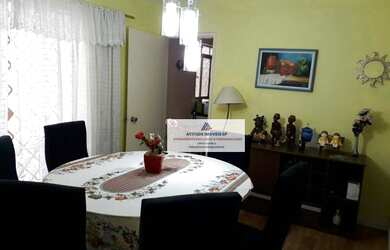 Imagem: A casa possui 3 Dormitórios, 2 Banheiros, 2 Vagas na garagem