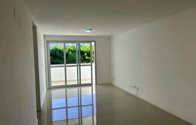 Imagem: O apartamento possui 3 Dormitórios, 1 Banheiro, 2 Vagas na