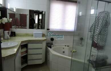 Imagem: A casa em condomínio possui 4 Dormitórios, 5 Banheiros, 4