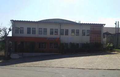 Imagem: O depósito possui 5 Vagas na garagem e 2427m² de Área e está