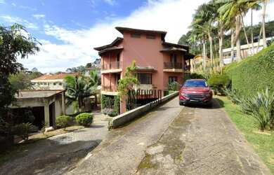 Imagem: A casa em condomínio possui 5 Dormitórios, 5 Banheiros, 5