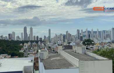 Imagem: A casa possui 2 Dormitórios, 1 Banheiro, 2 Vagas na garagem