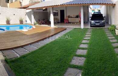 Imagem: A casa possui 3 Dormitórios, 3 Banheiros, 4 Vagas na garagem