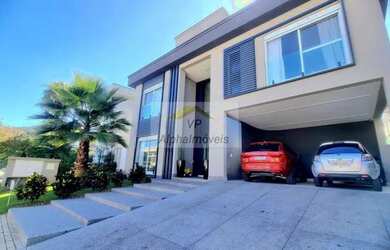 Imagem: A casa em condomínio possui 4 Dormitórios, 5 Banheiros, 5