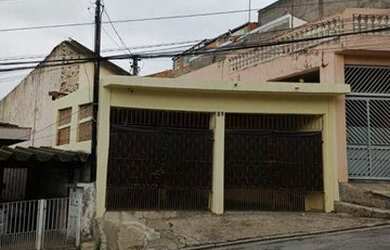 Imagem: A casa à venda possui 2 Dormitórios, 1 Banheiro, 2 Vagas na