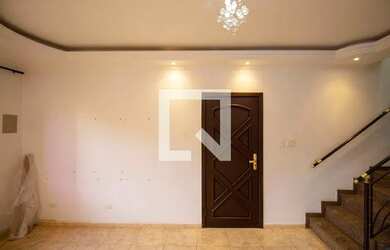 Imagem: A casa possui 4 Dormitórios, 3 Banheiros, 3 Vagas na garagem