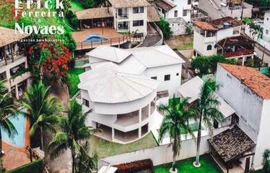 Imagem: A casa em condomínio possui 4 Dormitórios, 4 Banheiros e 10m²